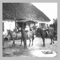 106-0053 Wolfgang Mahnke, Fritz Adomeit und auf dem rechten Pferd Franz Adomeit mit Siegfried Mahnke.jpg